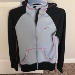 Women’s Nike therma fit sweatshirt